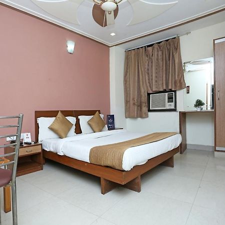 Airport Hotel Ambrosia New Delhi Exteriör bild
