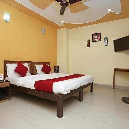 Airport Hotel Ambrosia New Delhi Exteriör bild