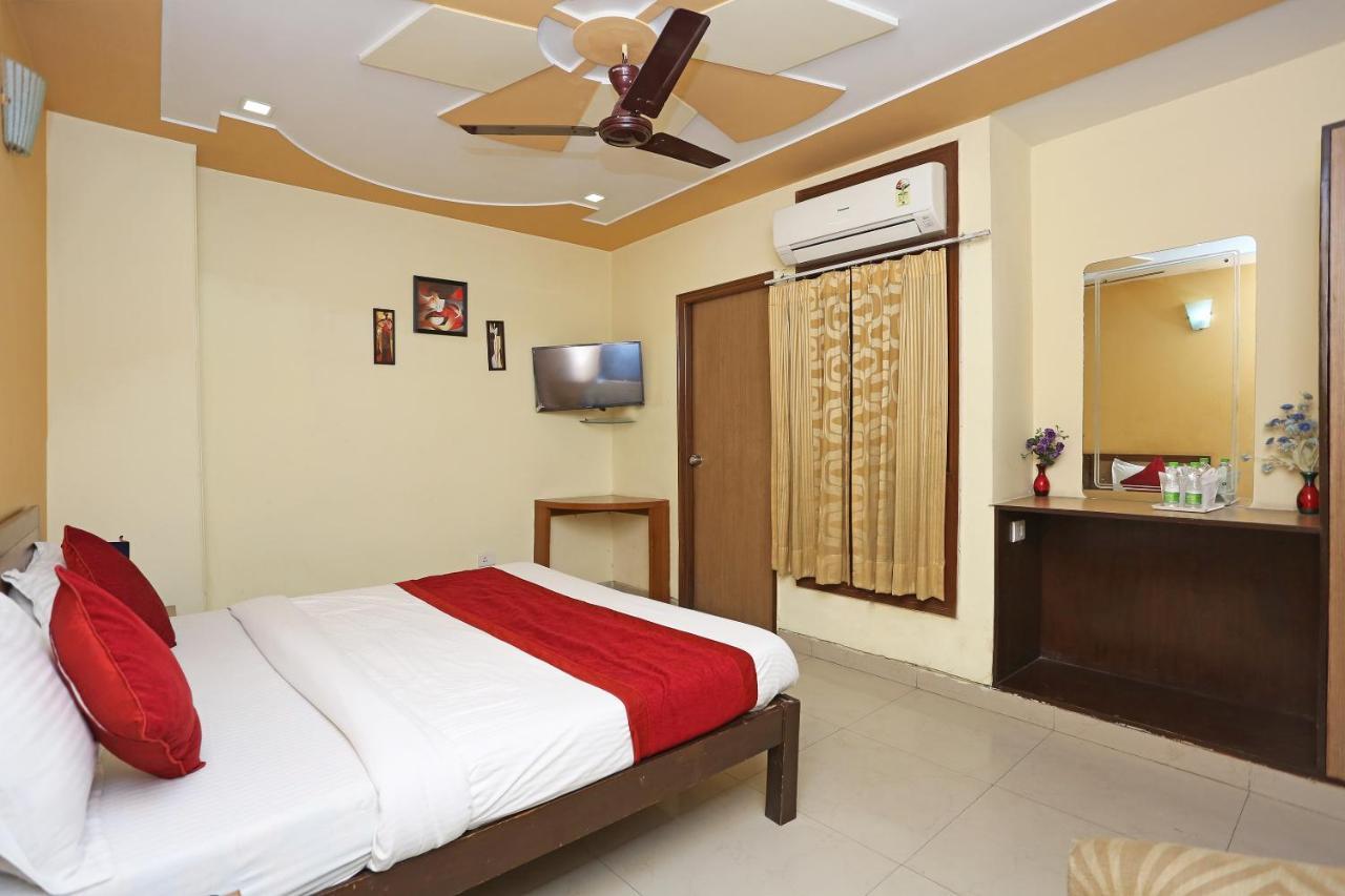 Airport Hotel Ambrosia New Delhi Exteriör bild