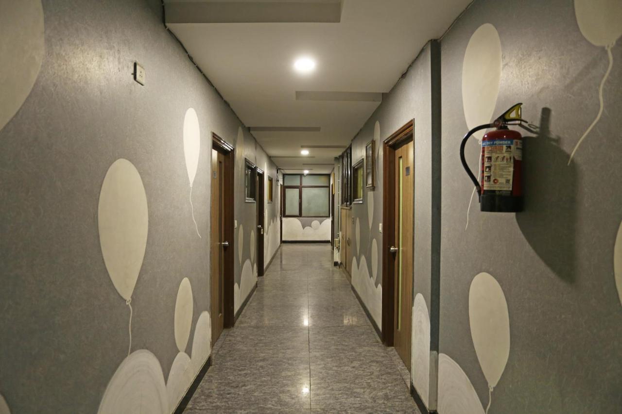 Airport Hotel Ambrosia New Delhi Exteriör bild