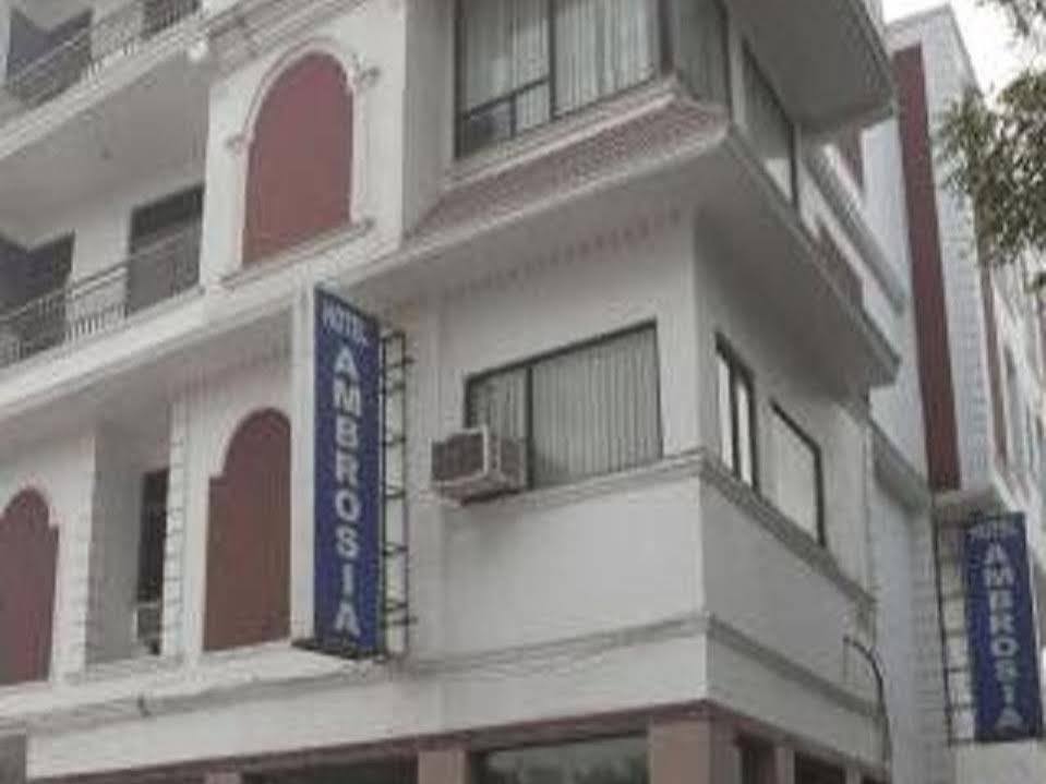 Airport Hotel Ambrosia New Delhi Exteriör bild