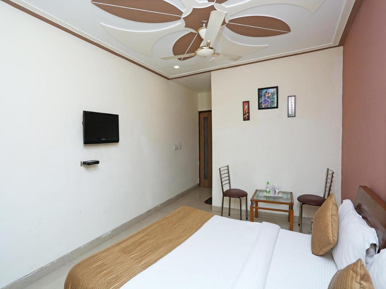 Airport Hotel Ambrosia New Delhi Exteriör bild