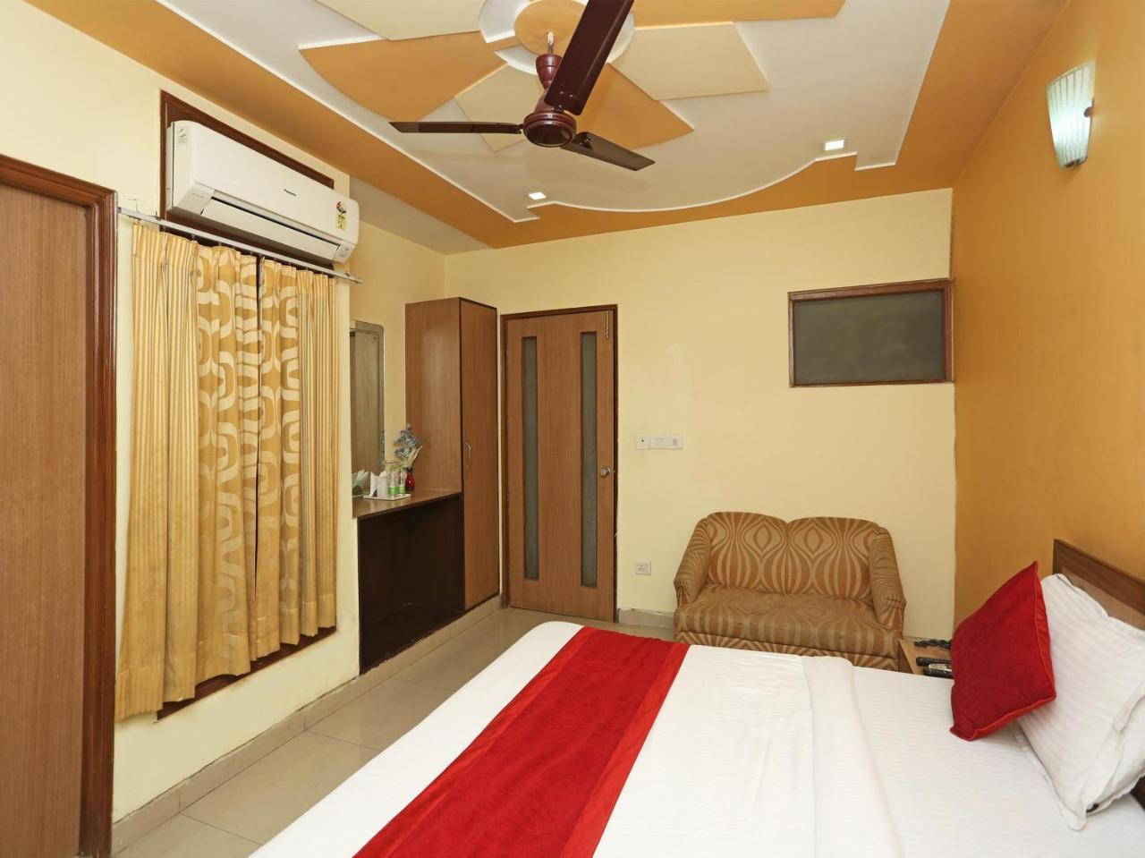 Airport Hotel Ambrosia New Delhi Exteriör bild