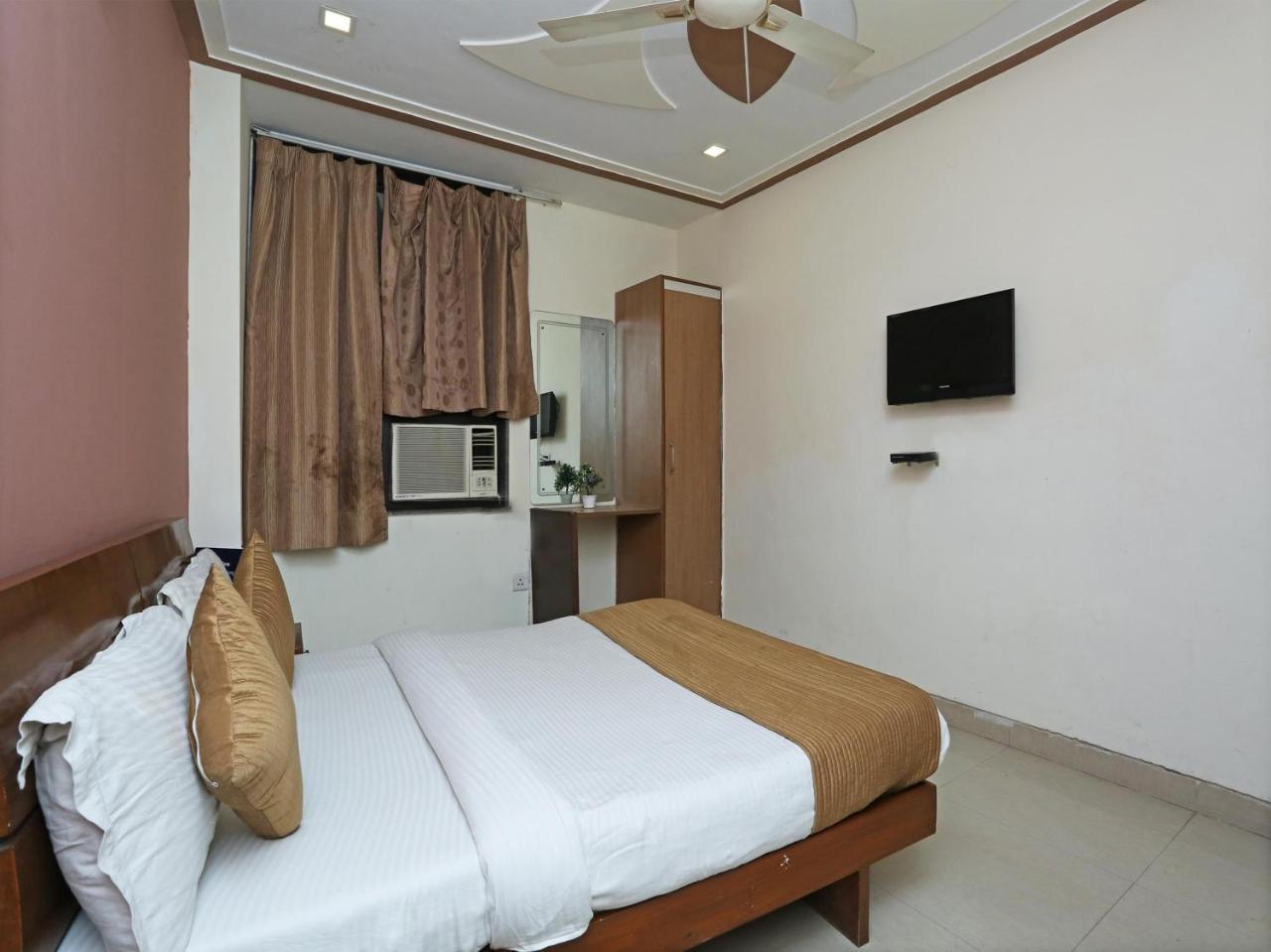 Airport Hotel Ambrosia New Delhi Exteriör bild