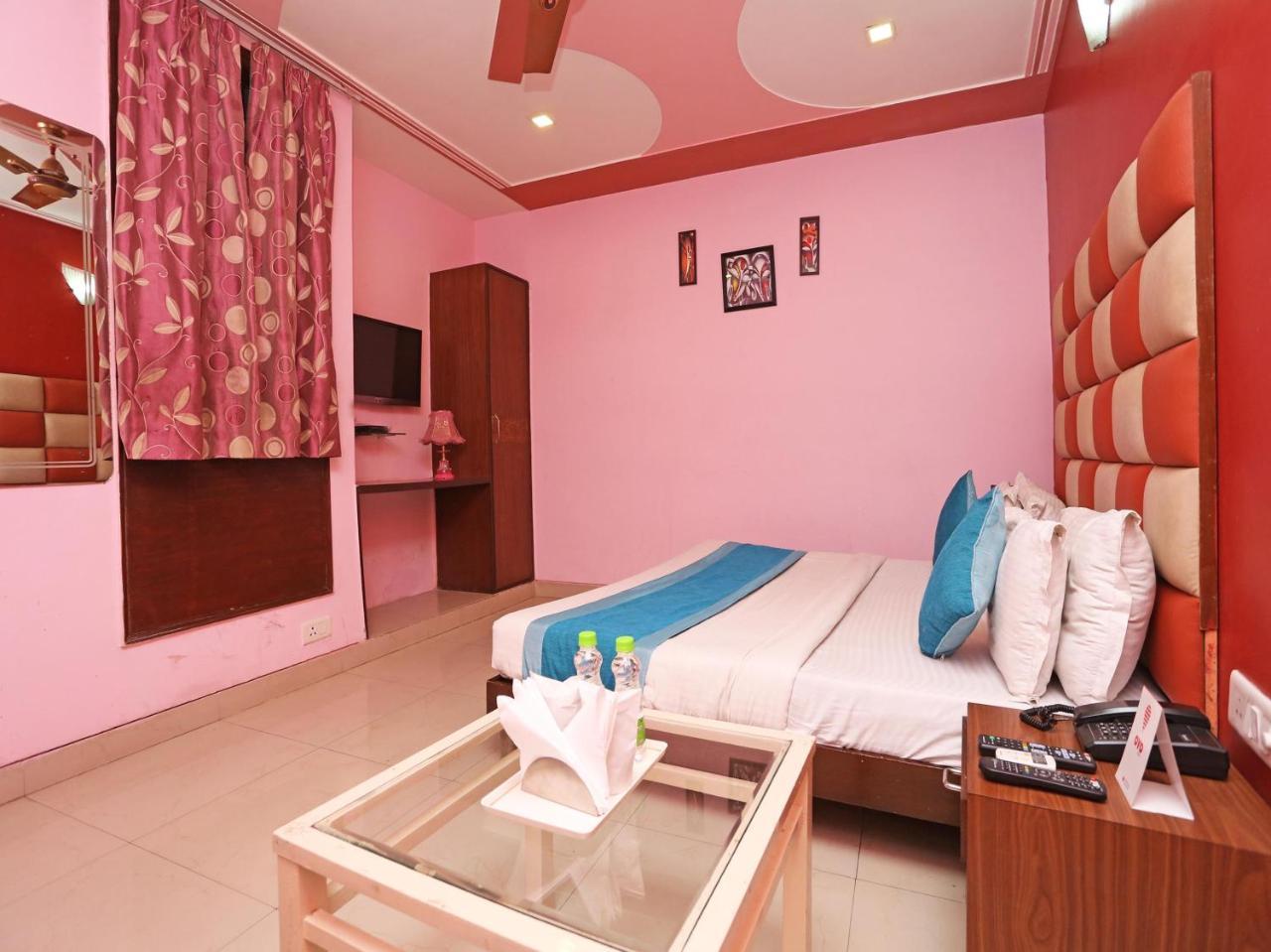 Airport Hotel Ambrosia New Delhi Exteriör bild