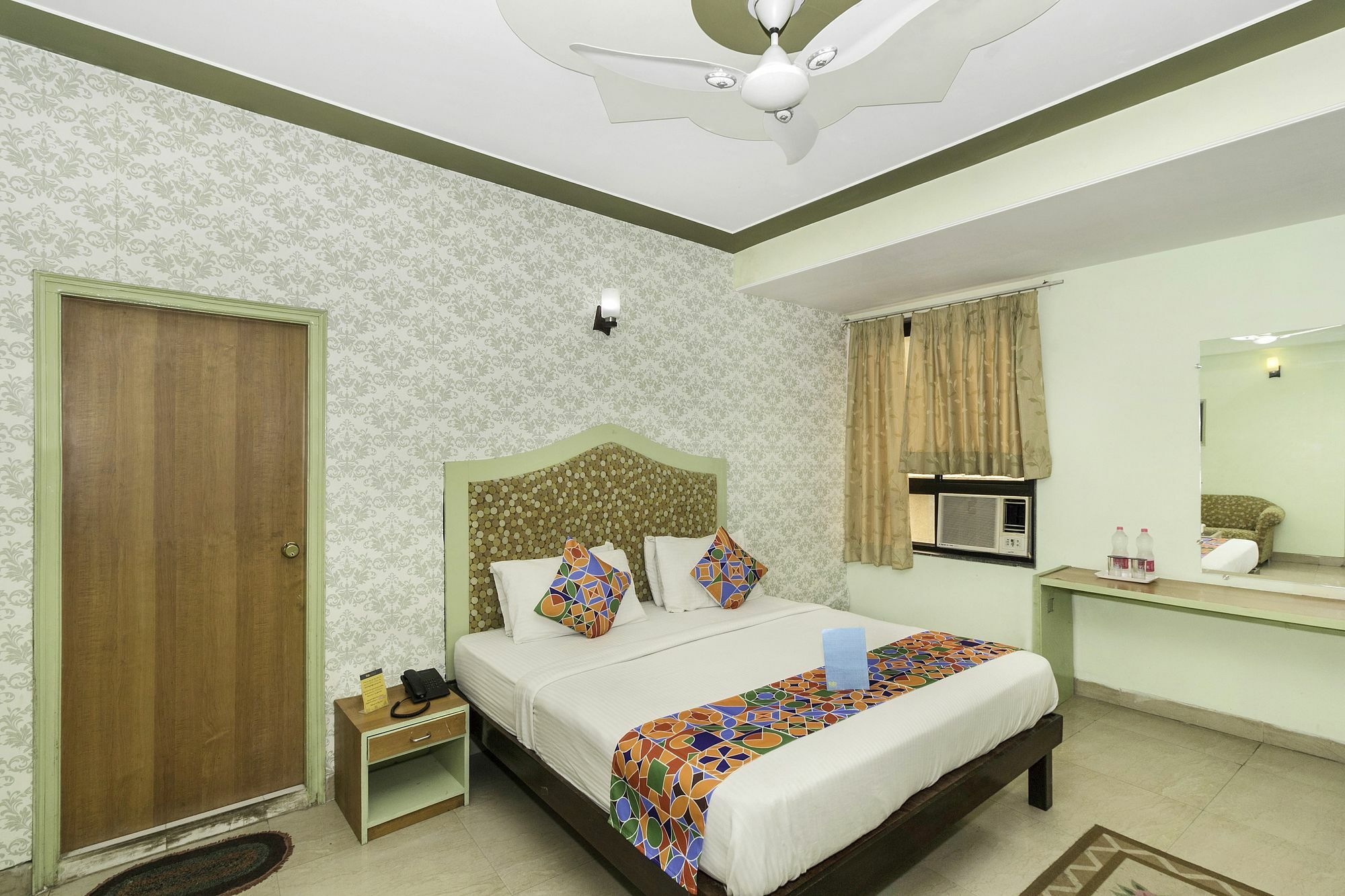 Airport Hotel Ambrosia New Delhi Exteriör bild