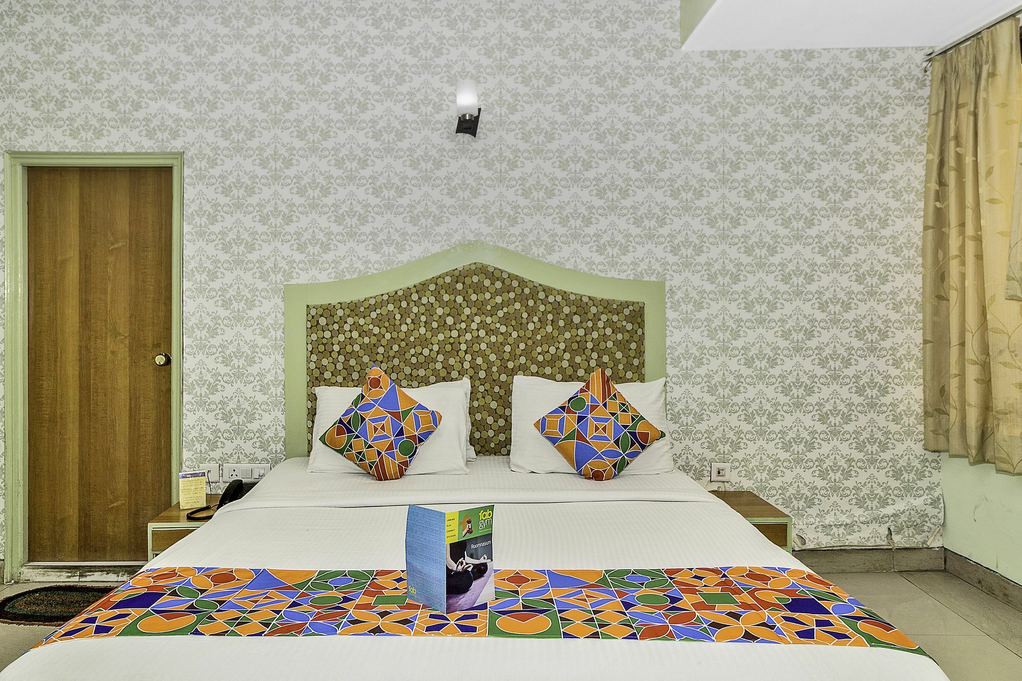 Airport Hotel Ambrosia New Delhi Exteriör bild